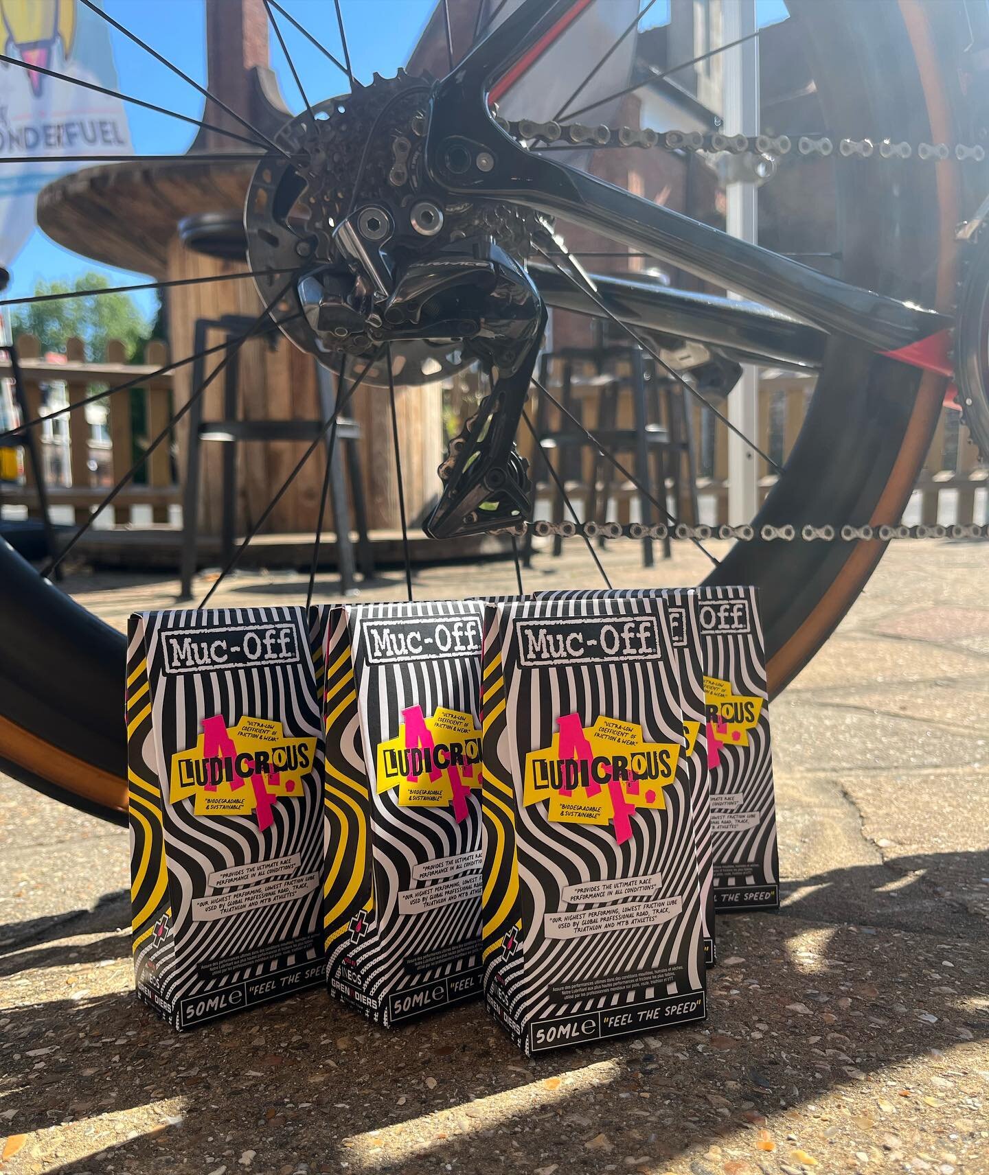 Don&rsquo;t put up with a slow drivetrain&hellip; @mucoff Ludicrous Lube is now in stock and ready to serve the gains! 💨

- Ultra Low Friction
- Hydrophobic 
- Hydrodynamic 
- All Weather Formula
- Biodegradable 

#mucoff #efficiency #cycling #rideb