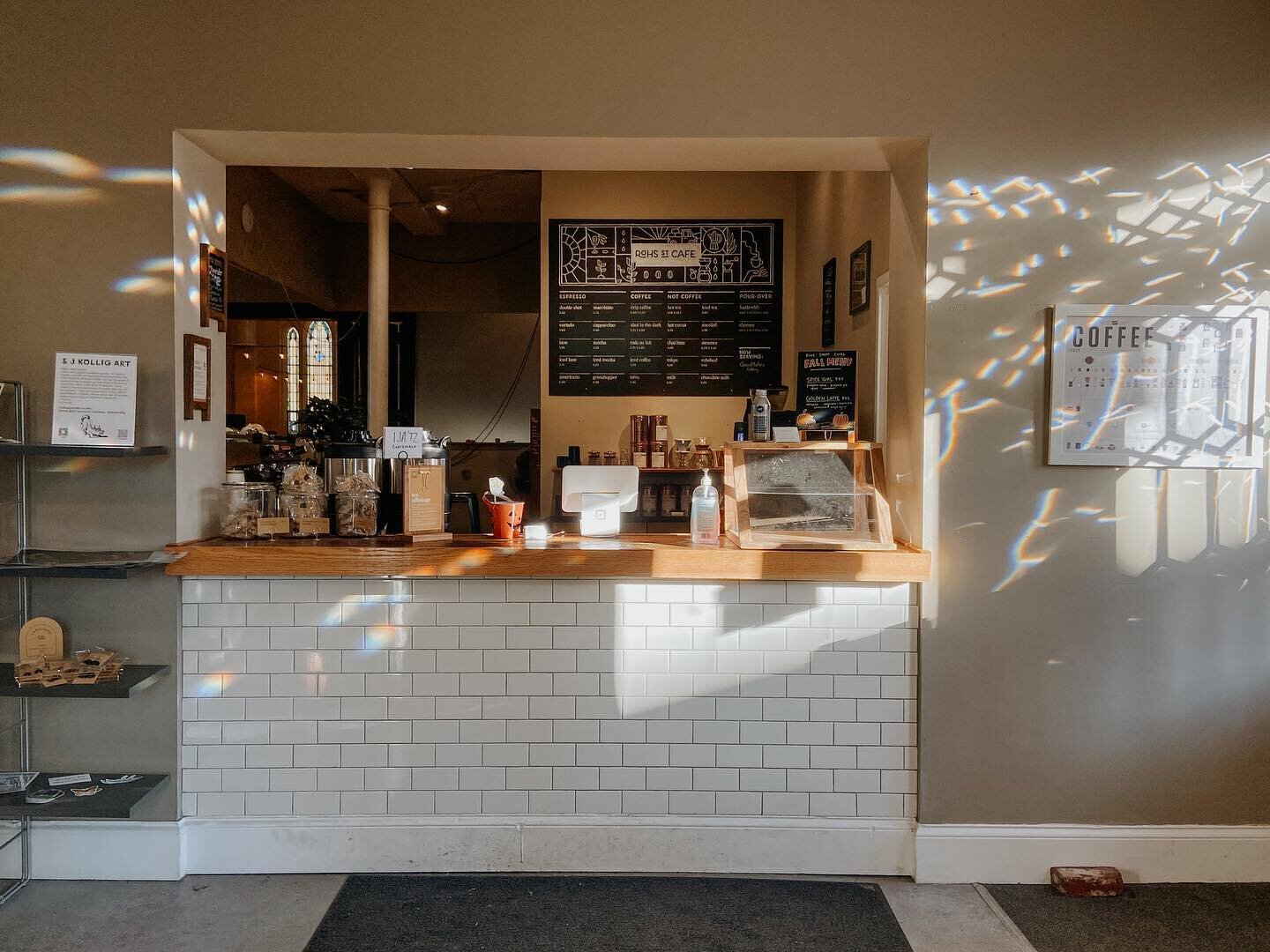 The sun gifted us a beautiful rainbow this morning! 🌈 Guess what pairs well with this warm weather? ICE COFFEE!
.
#coffeeshop #sunshine #icecoffee