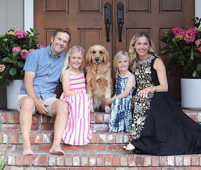 I love this picture of the McDermott family.  All of the dogs in these shoots have been so amazing including Miss Nova. 🐶 📷