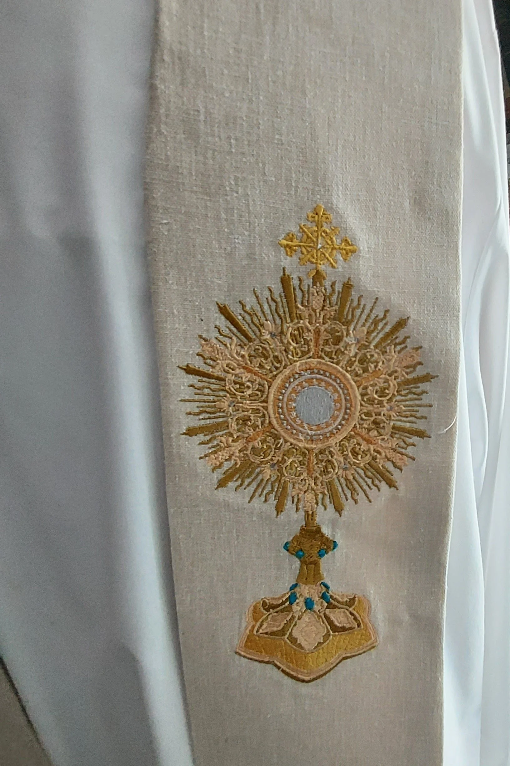 pier stole monstrance close.jpg