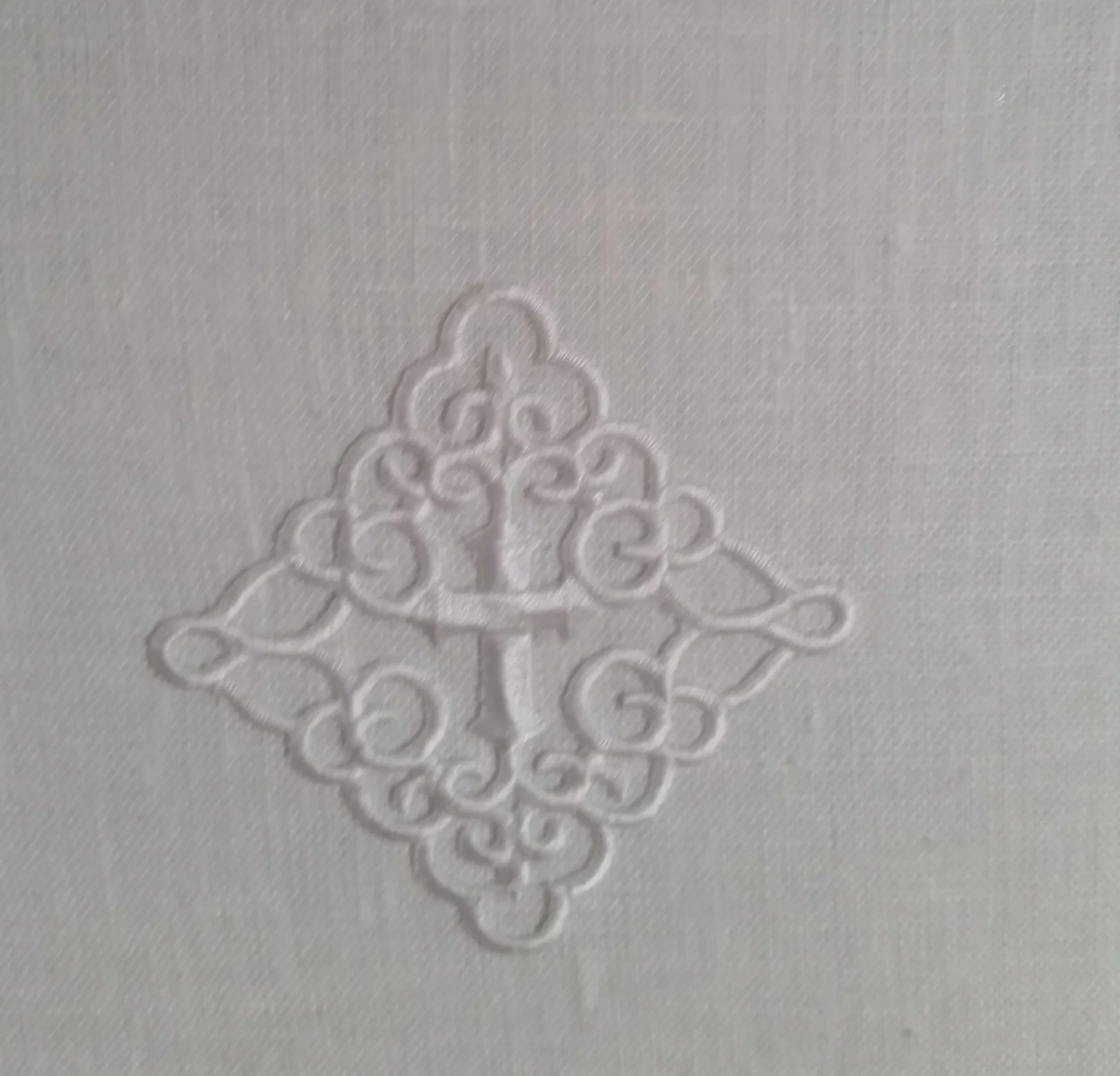 fleur-de-lis-close- up-pall.webp