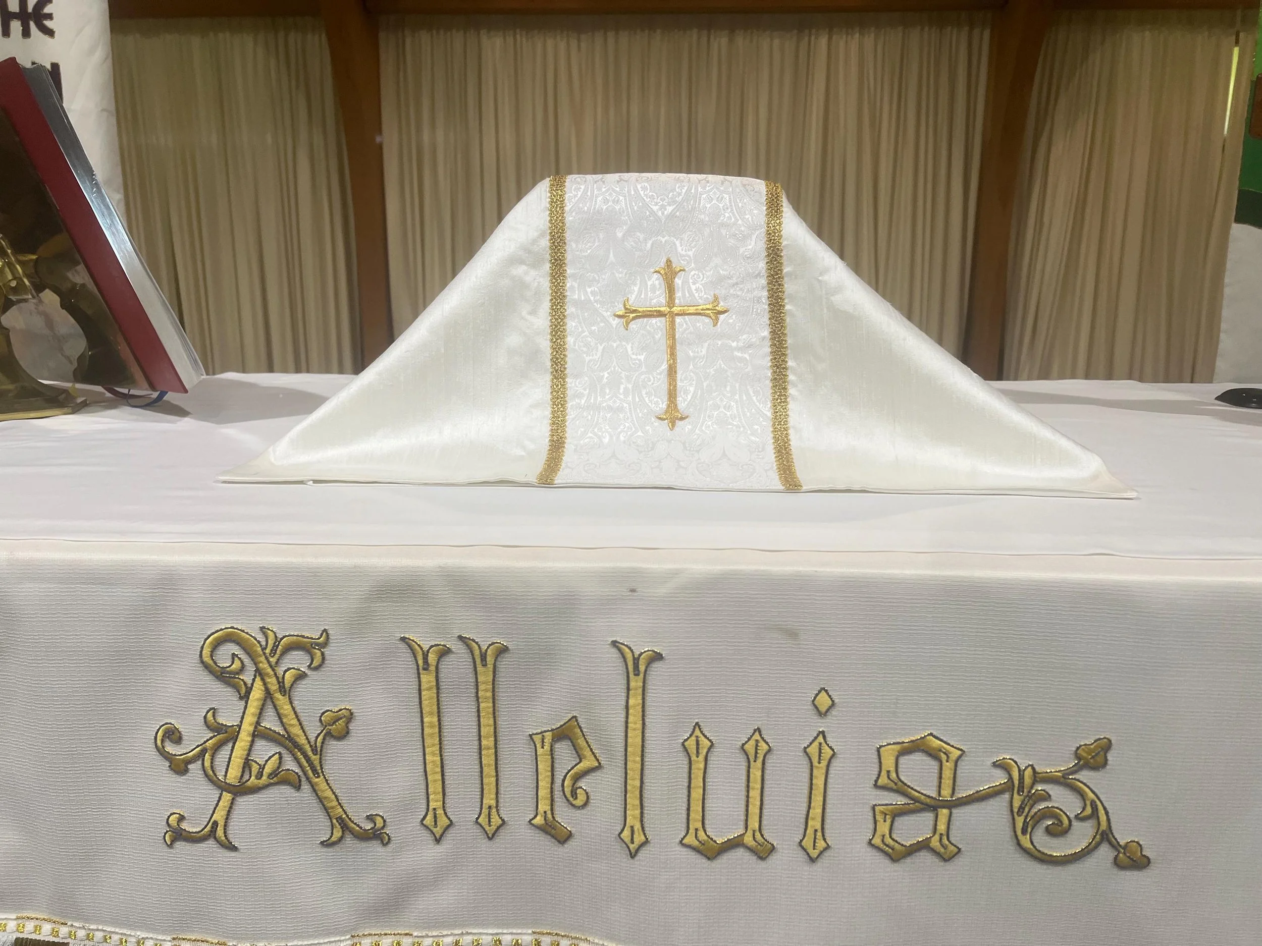 chaliceveilsilkonaltar.jpg