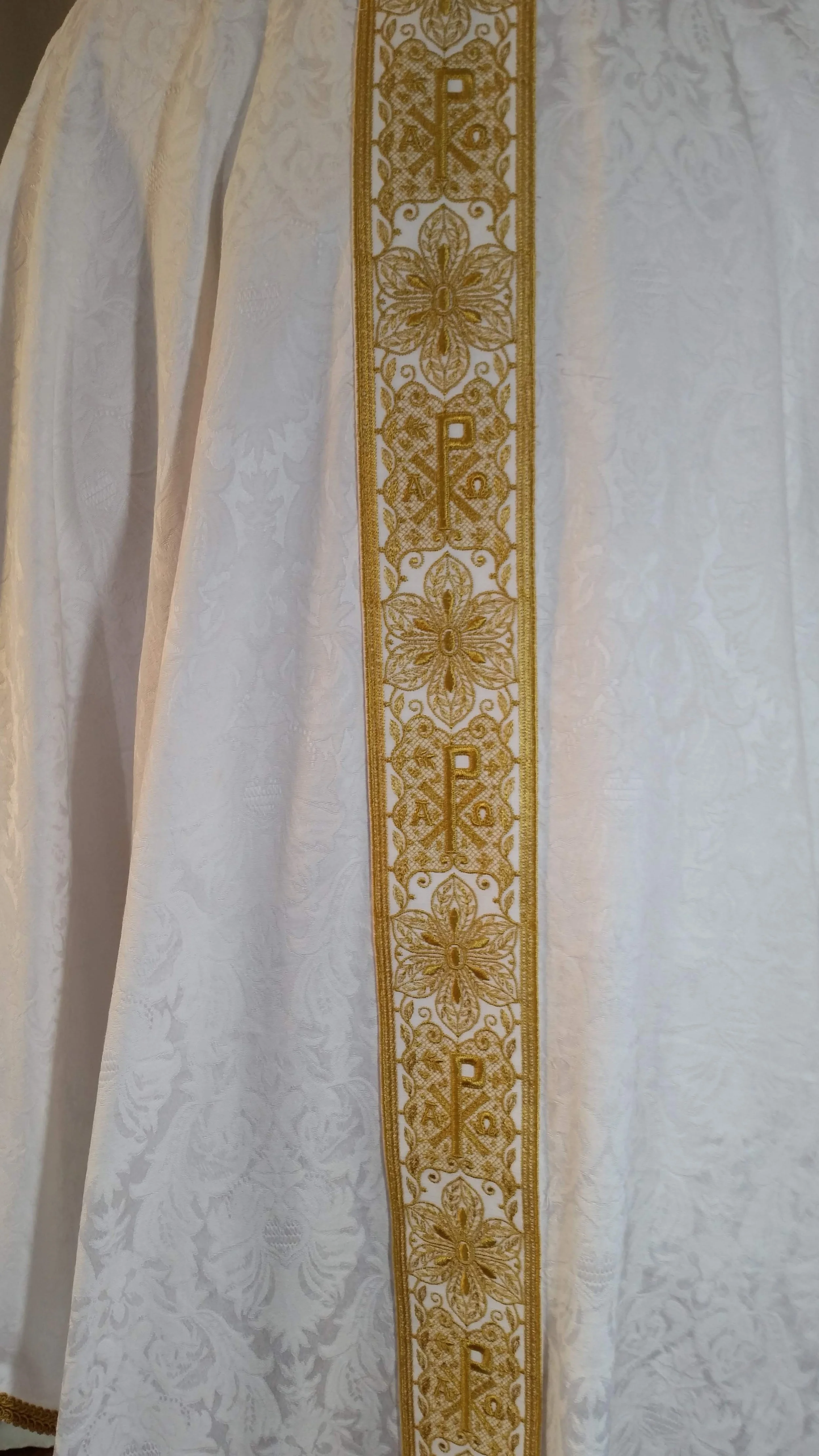 whitedamaskgoldtrim vestment.jpg