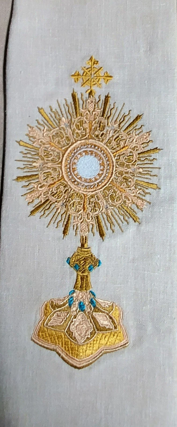 pier monstrance very close.jpg