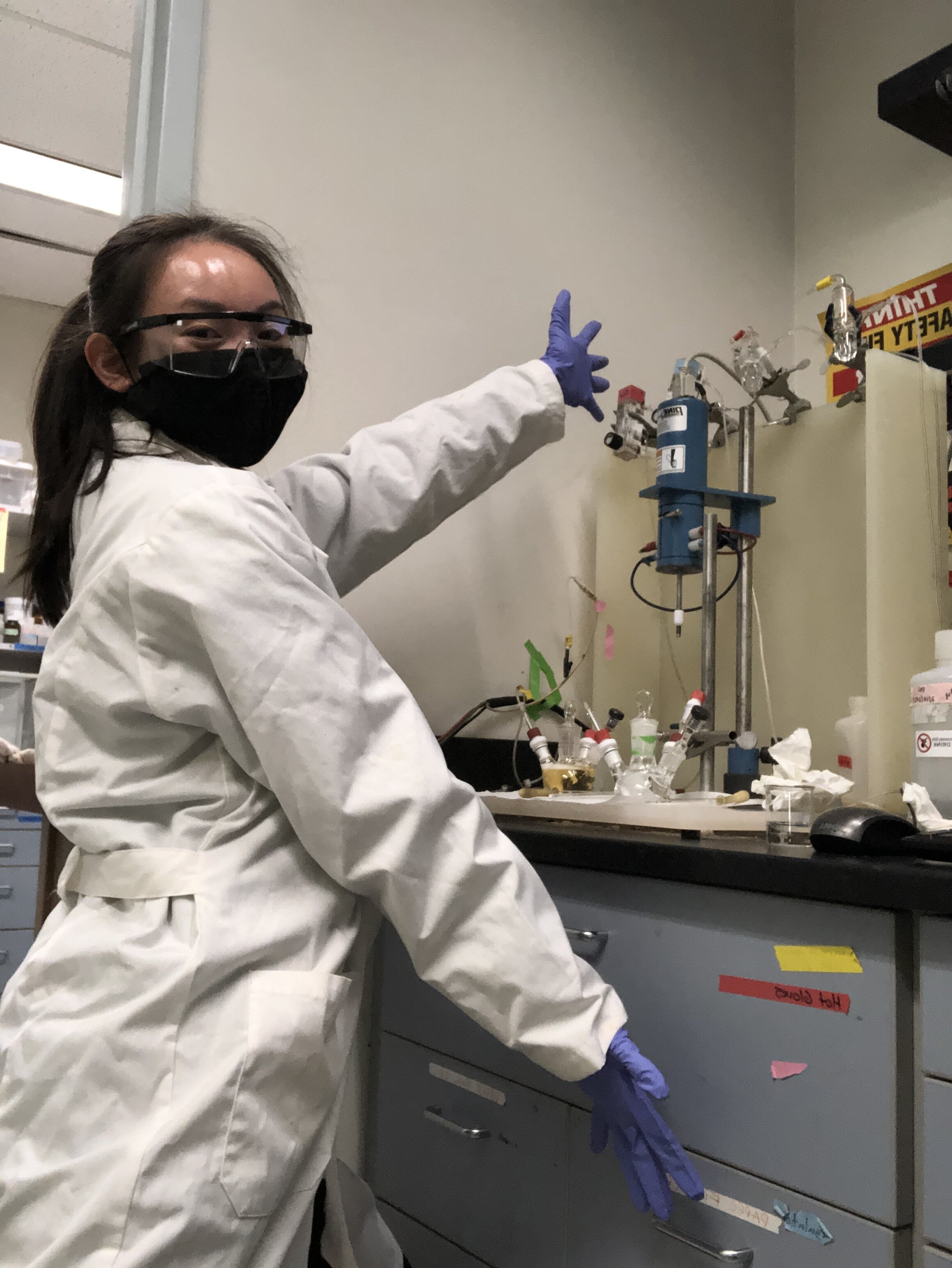 Khanh in lab.JPG