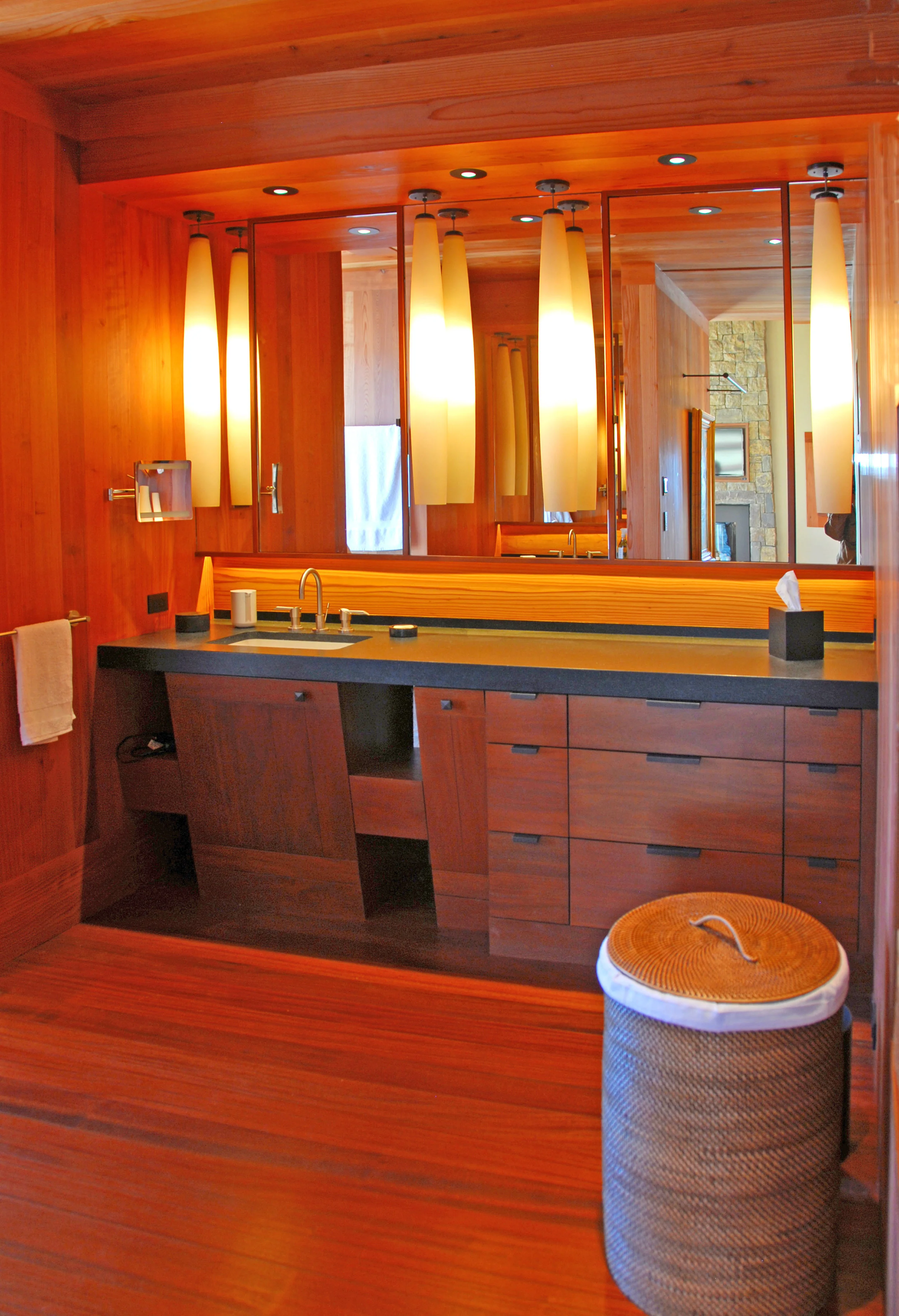 Amangani M. Bath Vanity b .jpg