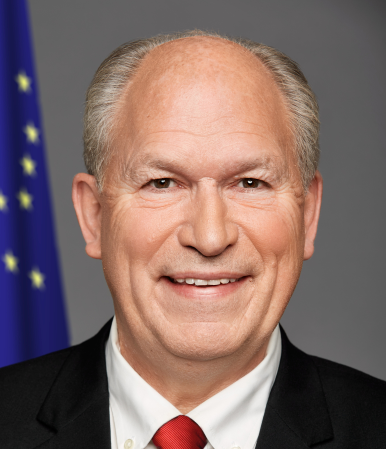 Walker ends campaign with grace, putting Alaska first 