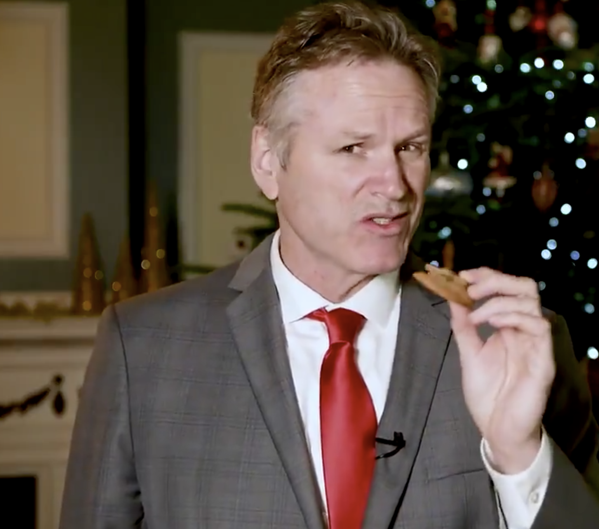 Trying to sell giant dividend, Dunleavy repeats multi-billion-dollar earnings lie