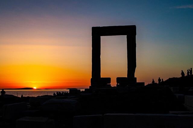 The most famous landmark of #Greece's #Naxos Island is the #Portara, a massive 2,500-year-old marble doorway that leads nowhere 🌅🚪 🇬🇷
.
See more from Naxos at the Link in Bio