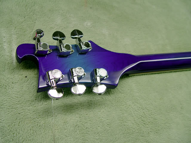 BACK OF HEADSTOCK SHOWING STOCK GROVER TUNERS