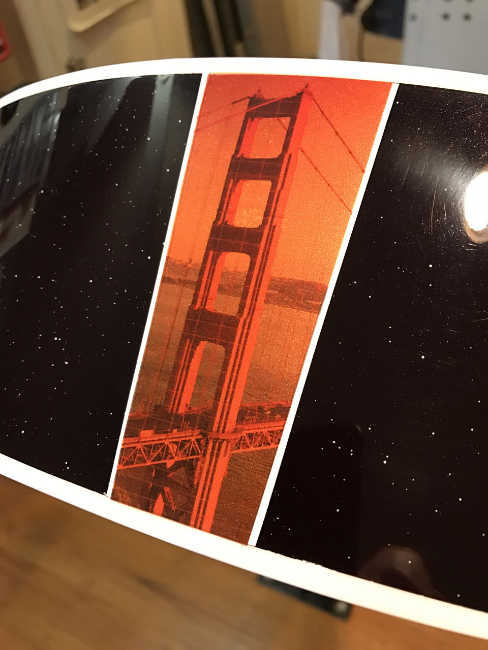 ULTIMATE "FLASH": THE "CALIFORNIA SUNSET" 700C/6 HAS A FULL-COLOR ILLUSTRATION OF THE GOLDEN GATE BRIDGE, FLANKED BY WHITE BINDING STRIPS FOR EMPHASIS.