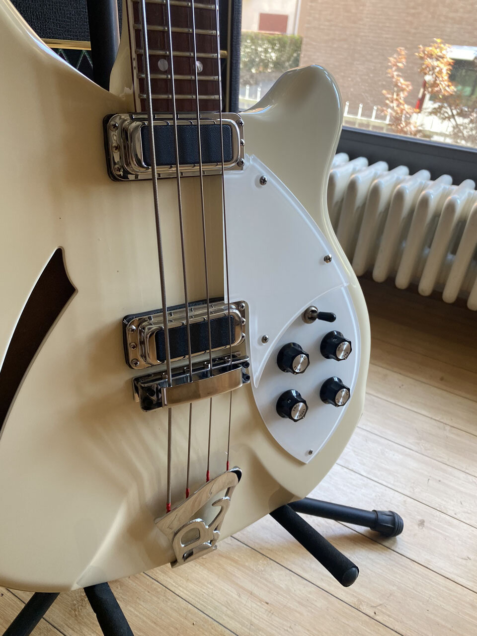 3615 SHORT SCALE 360-BODIED BASS