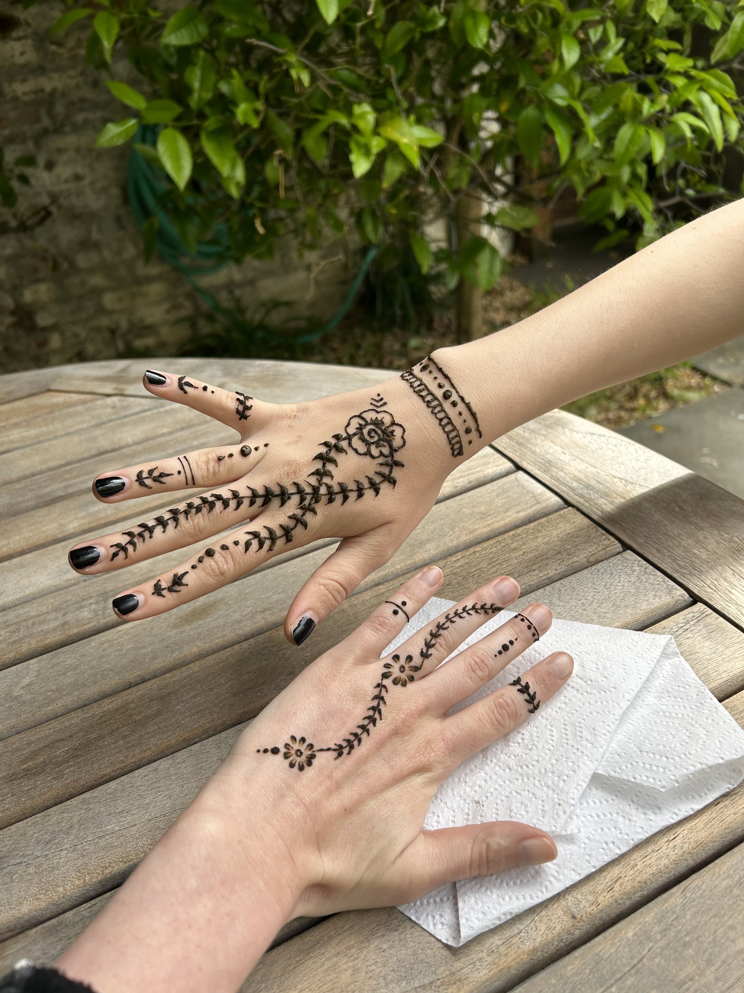 Trying henna art