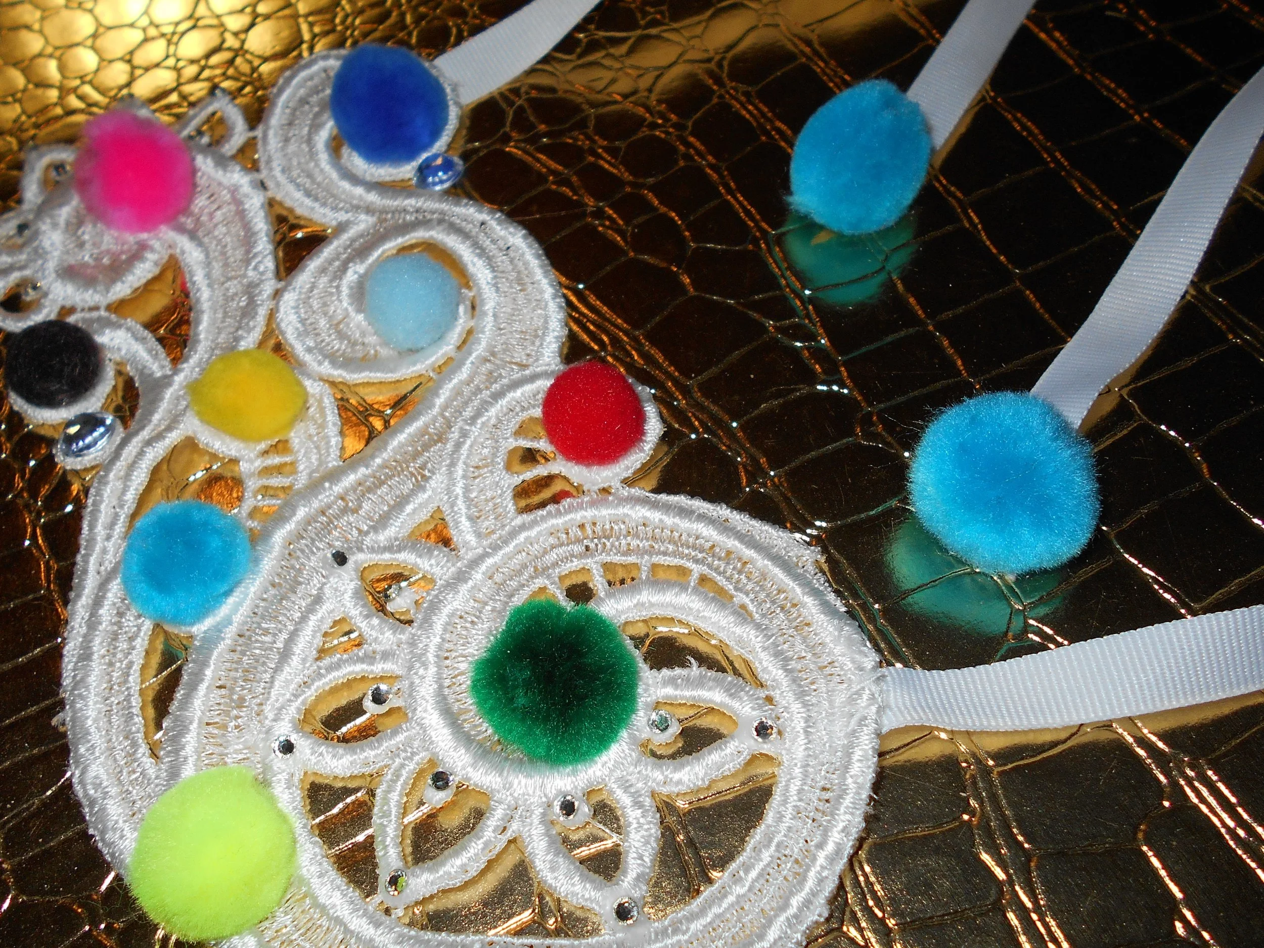 WHT SWIRLS n' CONFETTI - DETAILS.JPG