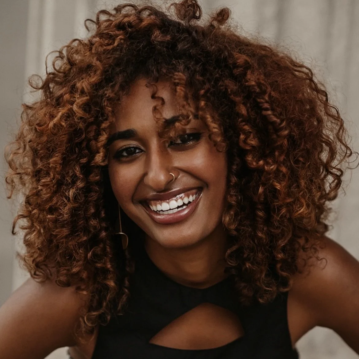 ➰It is National Curl Crush Day ➰ we&rsquo;re excited to share some curly hair tips from emilio&mdash;

🫧It always starts with the right shampoo and conditioner as well as frequency, less is more for frequency. 

🧴Moisture is key and probably not a 