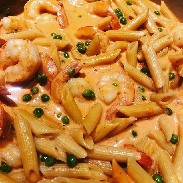 Shrimp and peas in a tomato cream sauce over penne. I made this tonight to practice for a requested zoom lesson i&rsquo;m doing next week for @jessiesweets . Anyone else want a virtual lesson? Let&rsquo;s plan it!