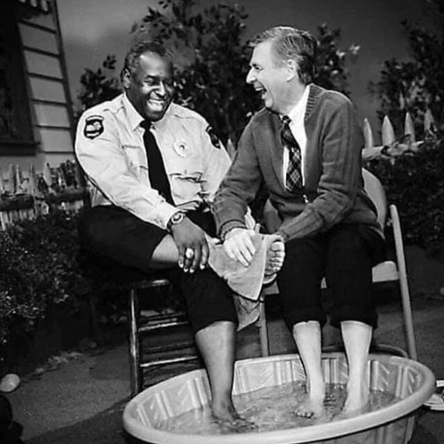 What have you done for others lately? As entertainers, like #mrrogers , we have been called to help people through our creativity. Just like another storyteller said: &ldquo;if you see someone without a smile, give them yours.&rdquo; 🥰🥰🥰🥰
🥰
🥰
?