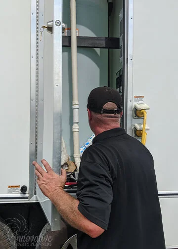Blog Aix La Chapelle Day 1_Bathroom Trailer arrives.jpg