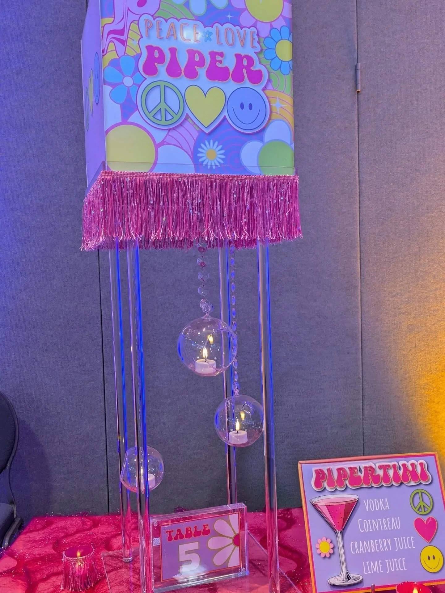 What's old becomes new once more.

What fashion trend do you enjoy that is experiencing a resurgence? 

#peaceandlove #happyface