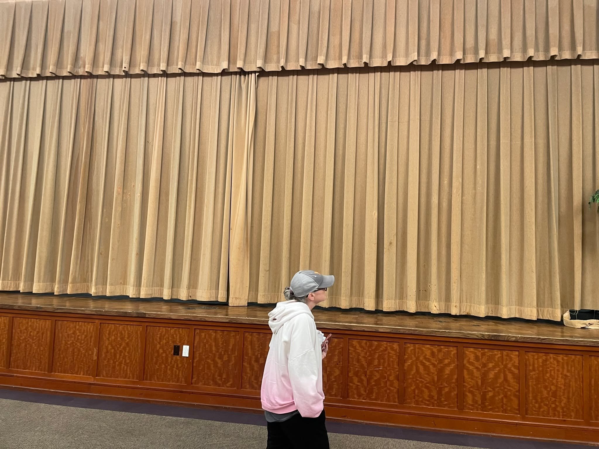 Swipe to watch the magic unfold ✨

1️⃣ A blank synagogue stage, probably built in the 1960's
2️⃣ Our design sketch presented to you for approval
3️⃣ SADIE's Bat Mitzvah celebration brought to life! Featuring jumbo LED letters, surrounded by a huge ba