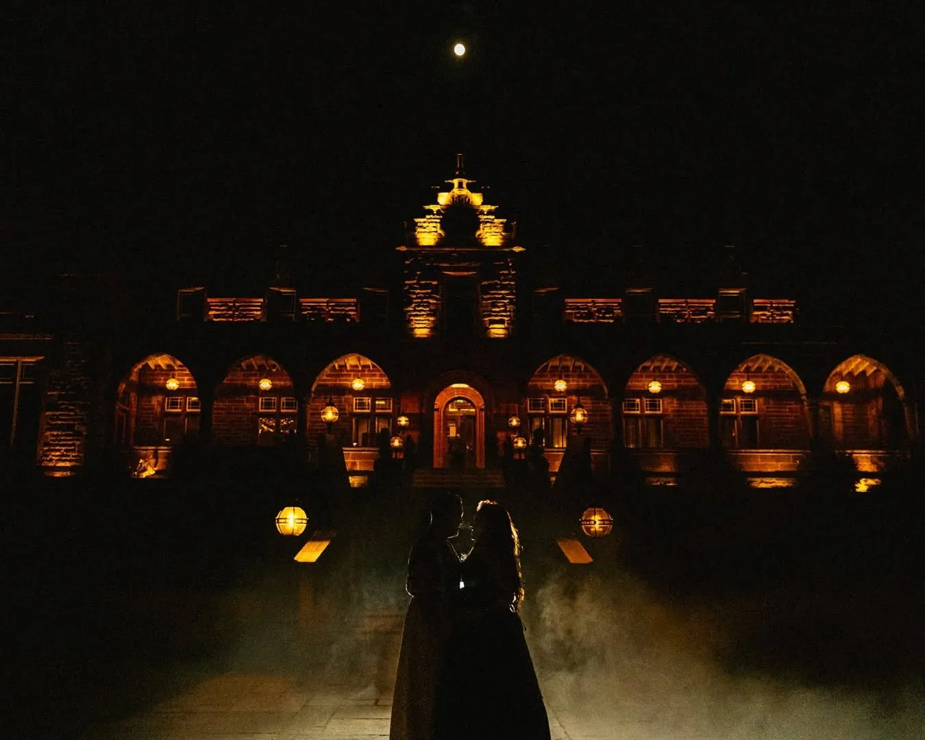 ⚡ A&amp;K&nbsp; ⚡ 

WOWZERS!! Where do I start! Amber &amp; Keiron's gothic wedding was something else! From the gothic theme, outfit changes, the DIY elements created by Amber to the beautiful ceremony by @carolsmillieofficial . Plus, I got to reliv