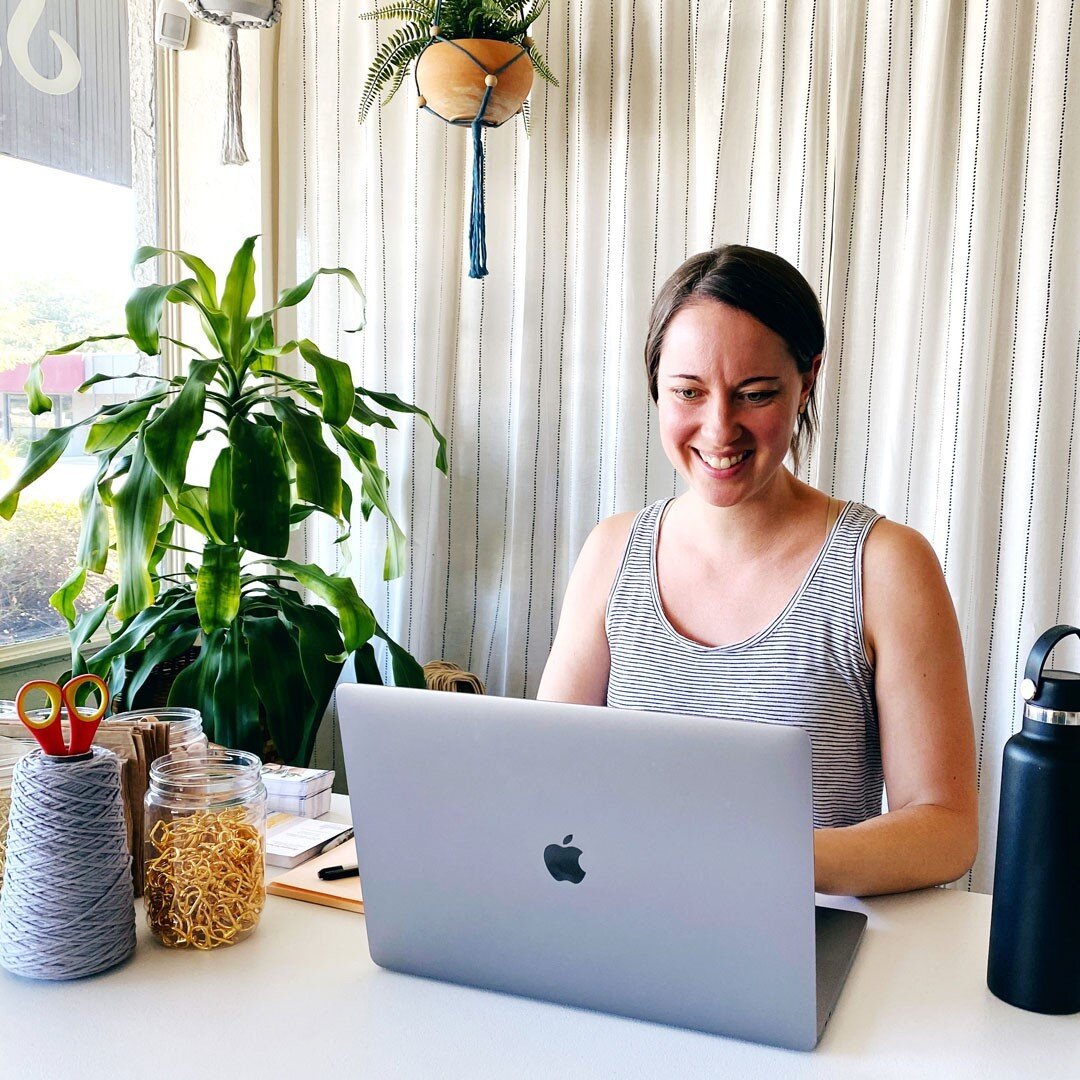 Hello everyone, happy Friday! My name is Amy, the owner of Sunshine Craft Co ☀ Coming to you from the laptop you see in this very picture 😄⁠
⁠
If you read through my entrepreneurial journey a few posts back you may have caught that I worked in marke