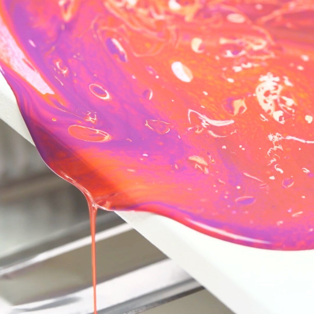 Watching that paint FLOW 🤩 Our first paint pouring workshop back in the studio is on the July calendar!⁠
⁠
The paint pouring experience is fun for so many reasons.⁠
1️⃣ Pick your favorite colors and the flow process does the rest.⁠
2️⃣ Enjoy minglin