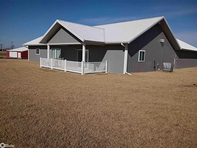 1505 240th St, Libertyville • $459,000