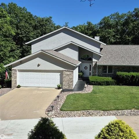 2357 Timber Lane Hts, Ottumwa • $349,000