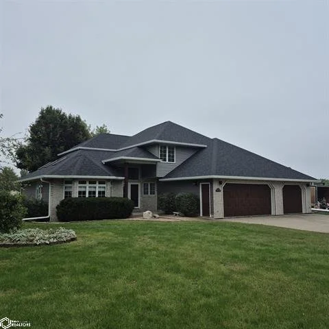 11801 Rutledge Rd., Ottumwa • $525,000
