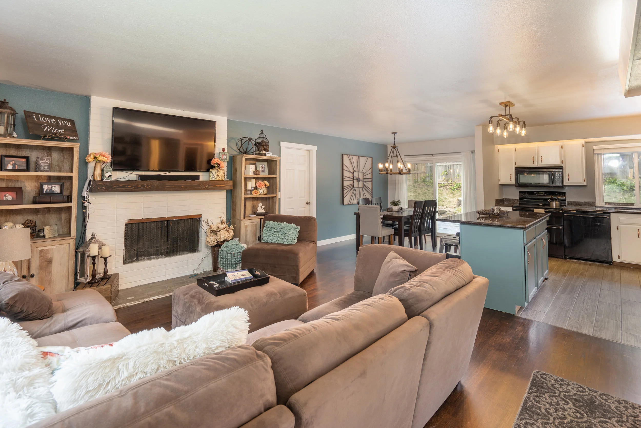 9582 Monte Vista Ln NW-07.jpg