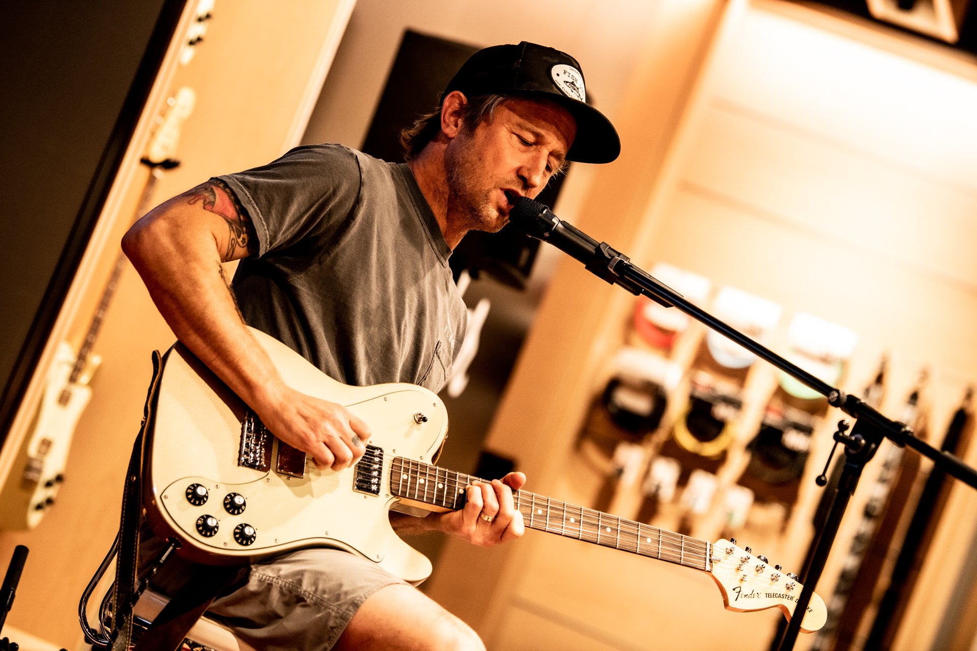 Chris Shiflett（Foo Fighters）