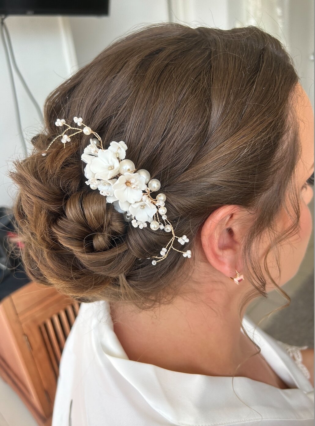 Hair jewels again and again, so many different options⁣#sunshinecoastbrides #coolumweddings #twinwatersweddings #noosaweddings #mooloolabaweddings #bridalhair #weddinghair #sunshinecoastbrides #sunshinecoastwedding #noosawedding #noosabride #sunshine