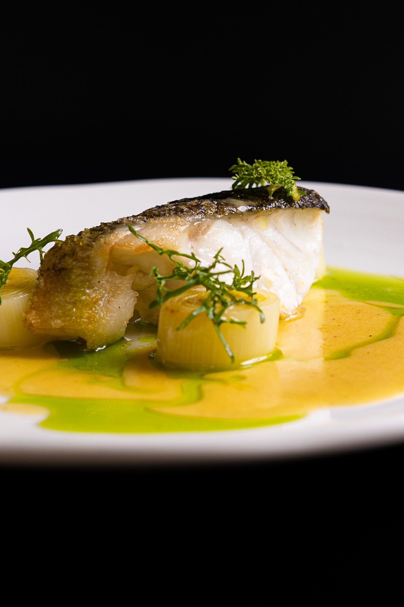 Pesce al forno – Murray cod with leeks and broth - side shot.jpg