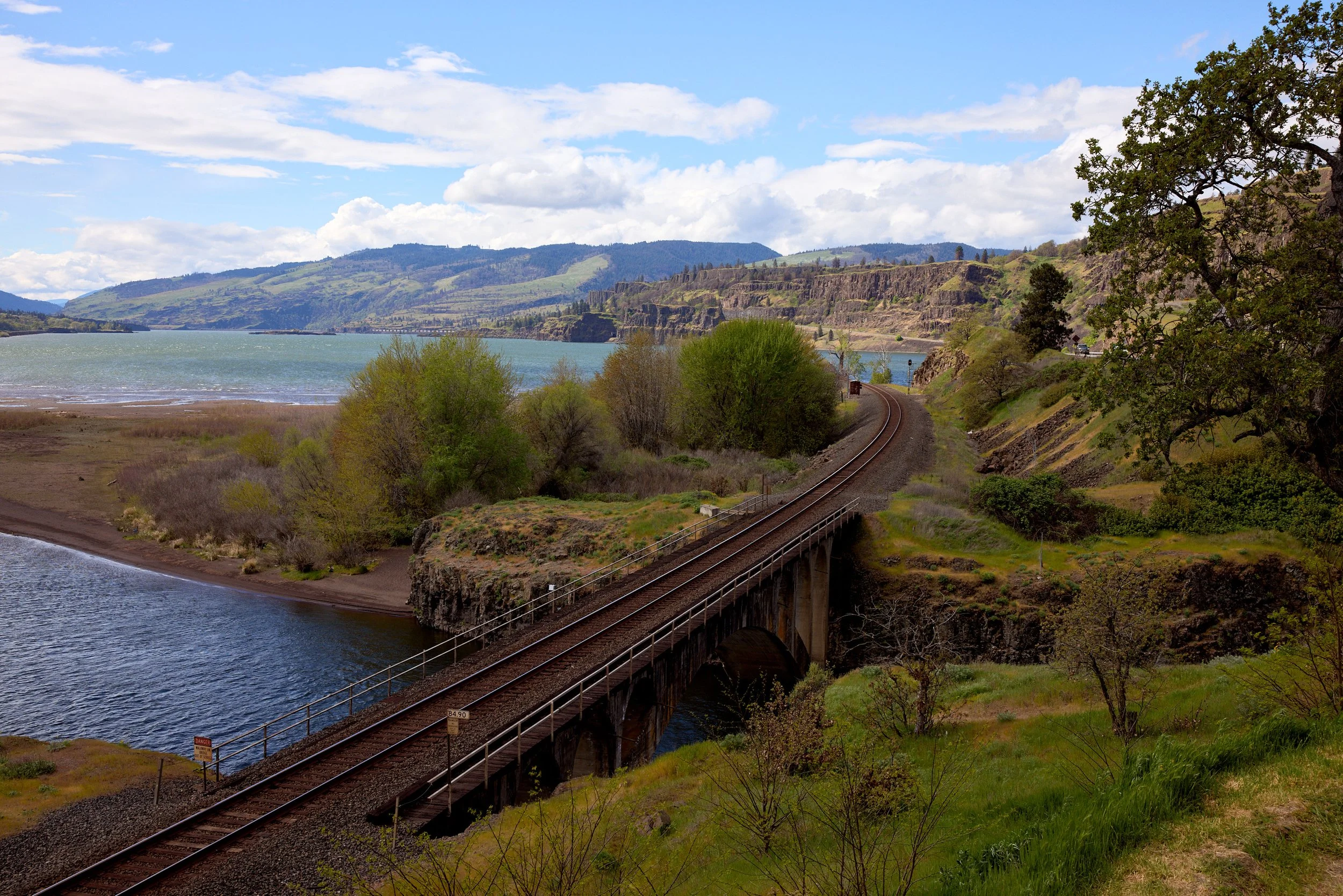 2026-04-11-hawkins-new-york-klickitat-canyon-cabin-lyle-wa-secondary-camera-00198.jpg
