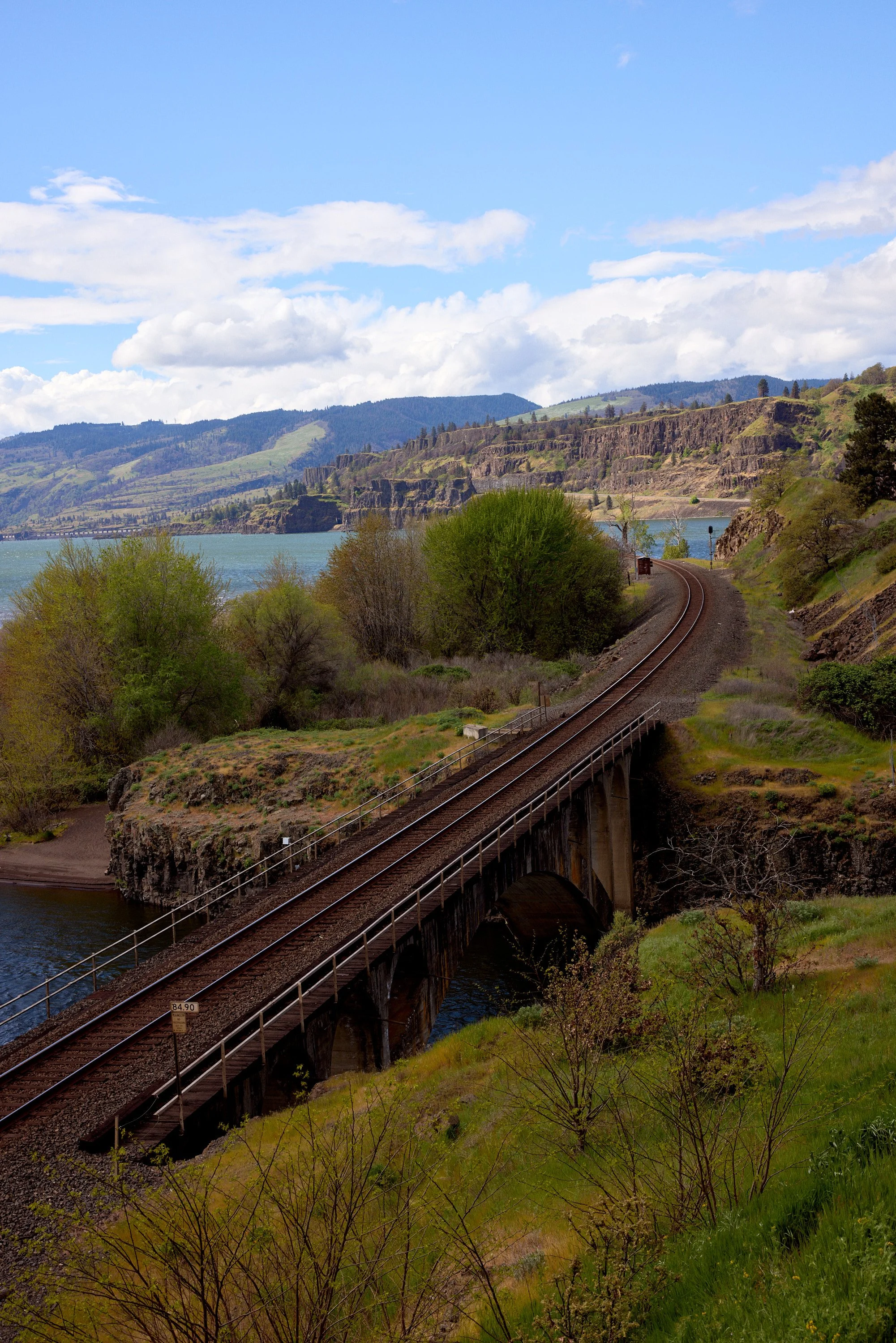 2026-04-11-hawkins-new-york-klickitat-canyon-cabin-lyle-wa-secondary-camera-00200.jpg