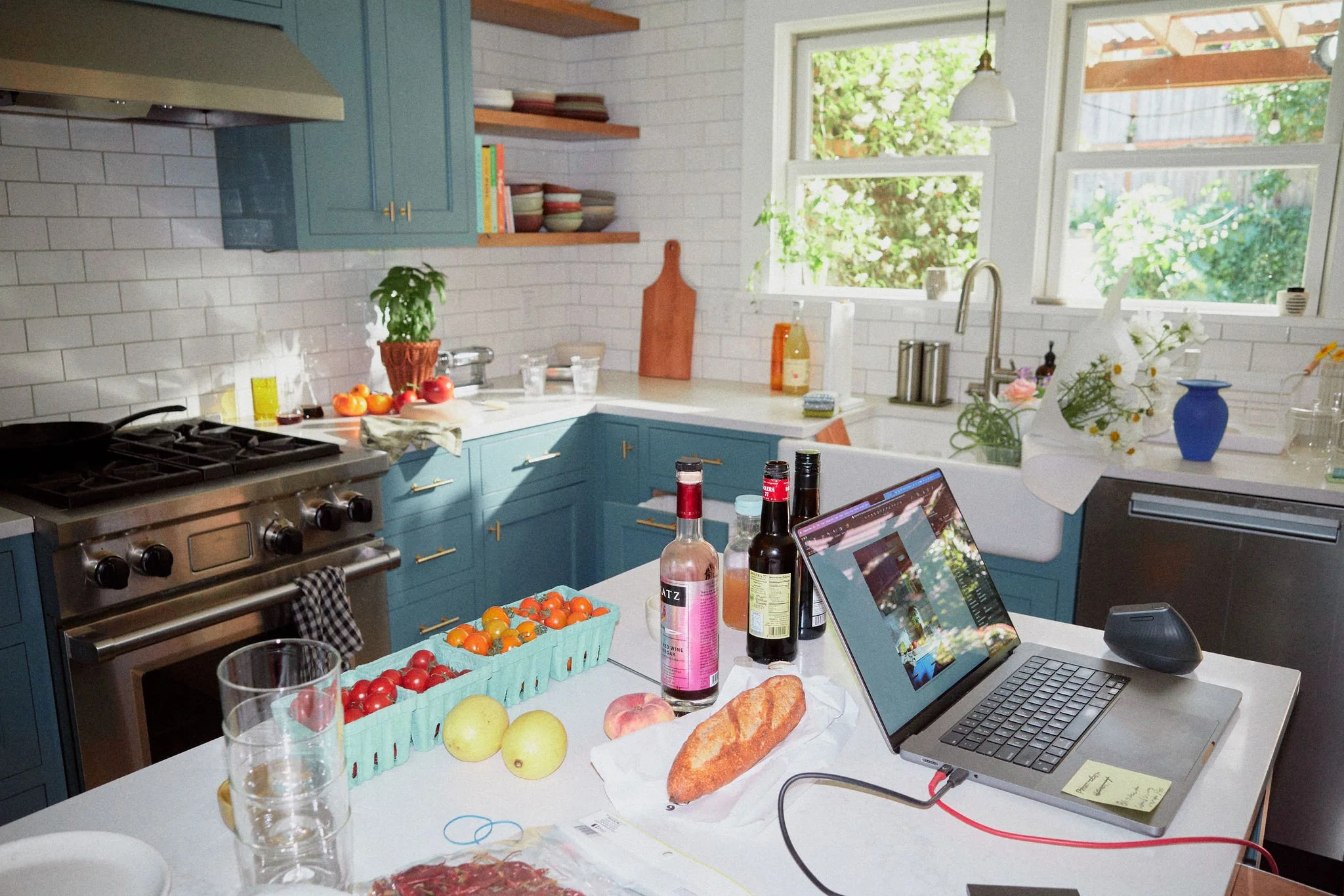 2026-06-17-hawkins-hazelfern-home-and-garden-tomato-themed-summer-shoot-bts-01.jpg
