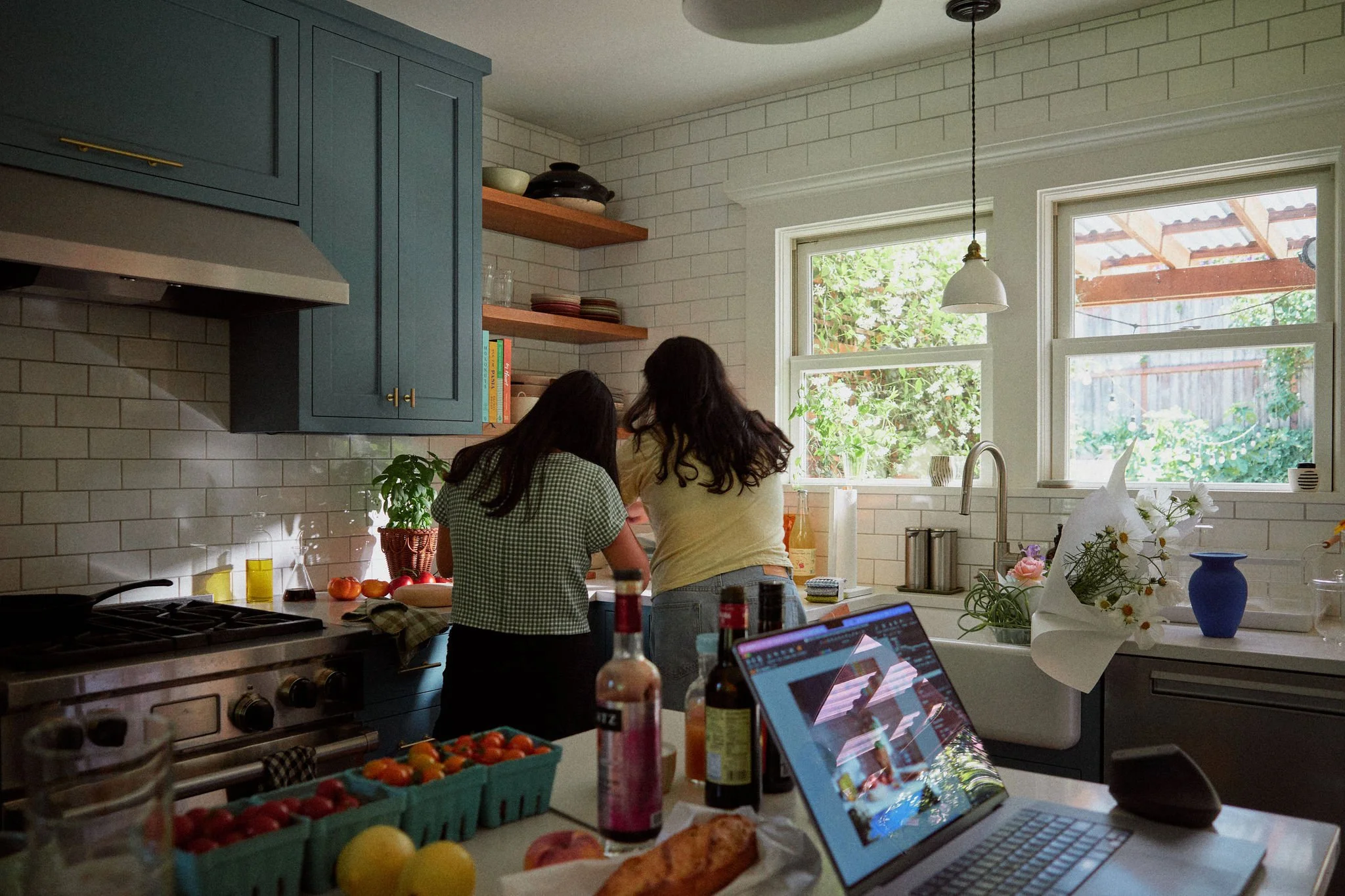 2026-06-17-hawkins-hazelfern-home-and-garden-tomato-themed-summer-shoot-bts-05.jpg
