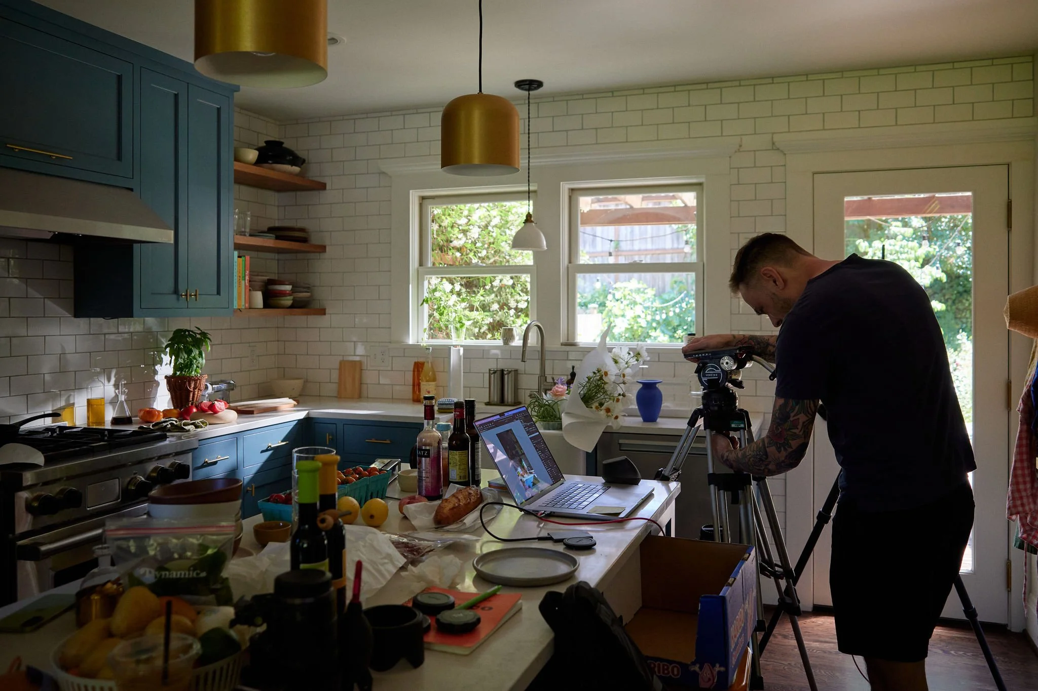 2026-06-17-hawkins-hazelfern-home-and-garden-tomato-themed-summer-shoot-bts-08.jpg