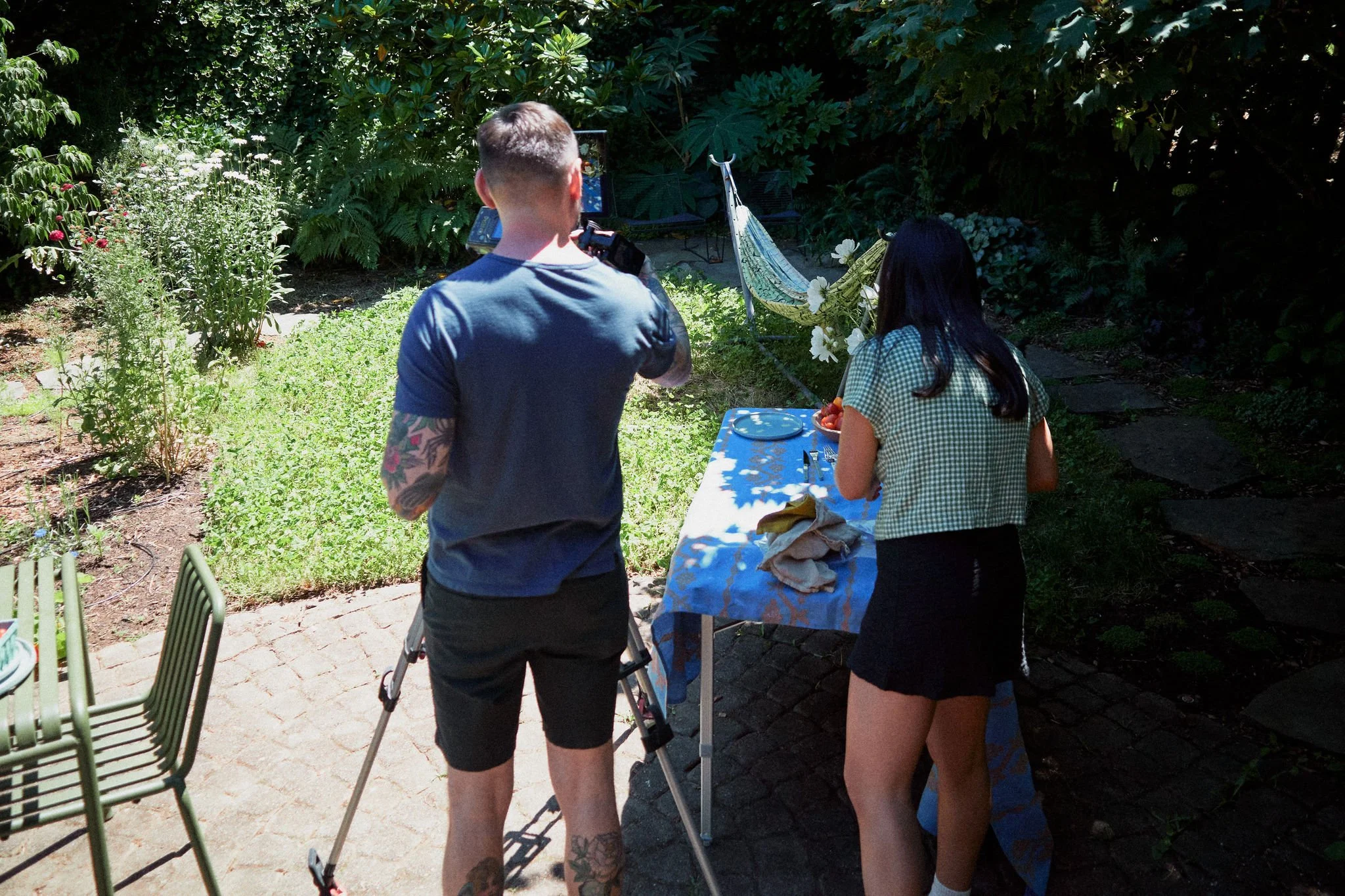 2026-06-17-hawkins-hazelfern-home-and-garden-tomato-themed-summer-shoot-bts-22.jpg