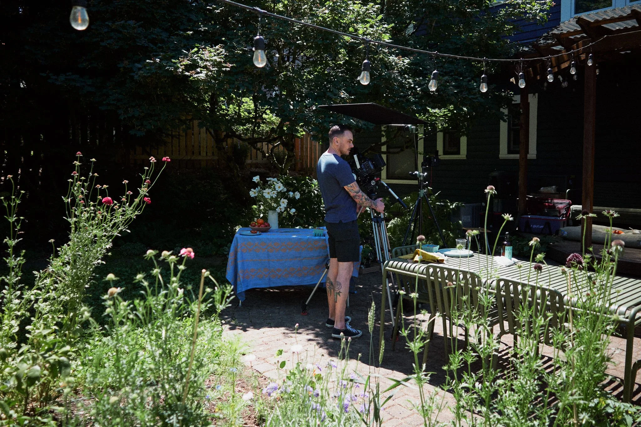 2026-06-17-hawkins-hazelfern-home-and-garden-tomato-themed-summer-shoot-bts-29.jpg