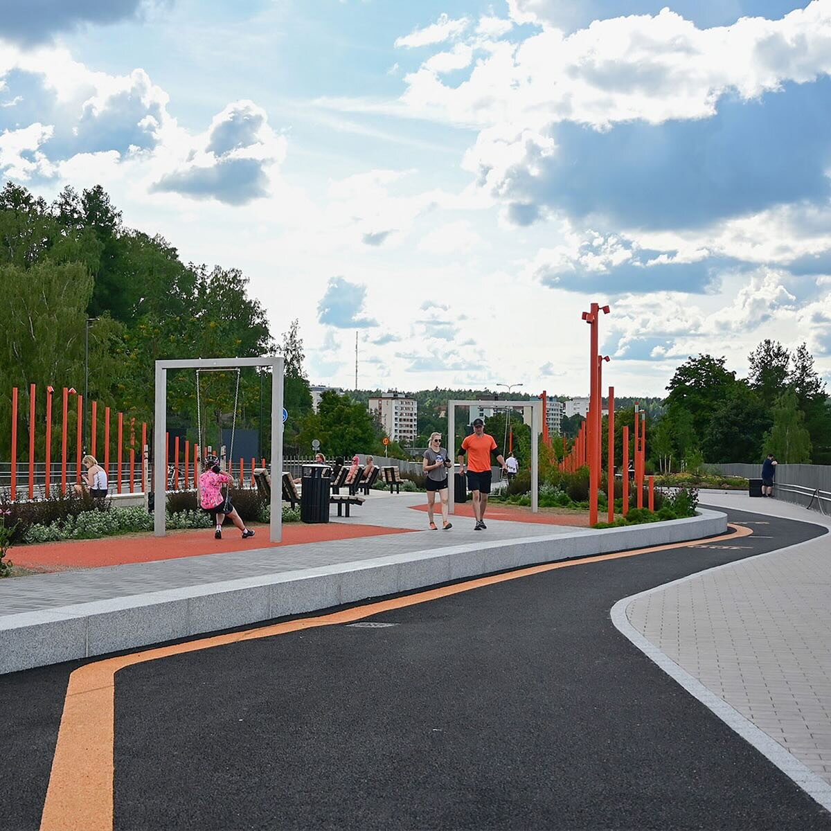 The N&auml;si Park Bridge is a project where the improvement of the everyday living environment for the inhabitants has been achieved by renewing and repurposing an old infrastructure. The nearly 50 year old traffic bridge could have been demolished 