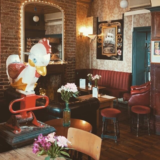 Escape the cold this weekend here at Old Albion! We have cosy corners for you to hide in 😍 #hove #bestpub #drinks #hoveactually