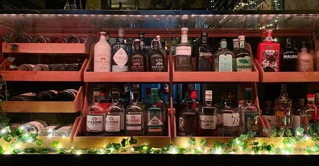 The sun is still out 😱 come and try some, or all, of our incredible gin selection! #hoveactually #gin #bestpub #yummy