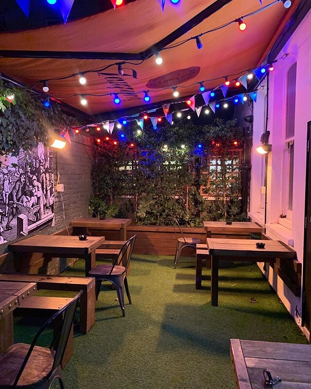 Our gin yard is looking cosy 😍  #hoveactually #beergarden #gin #mondayfunday