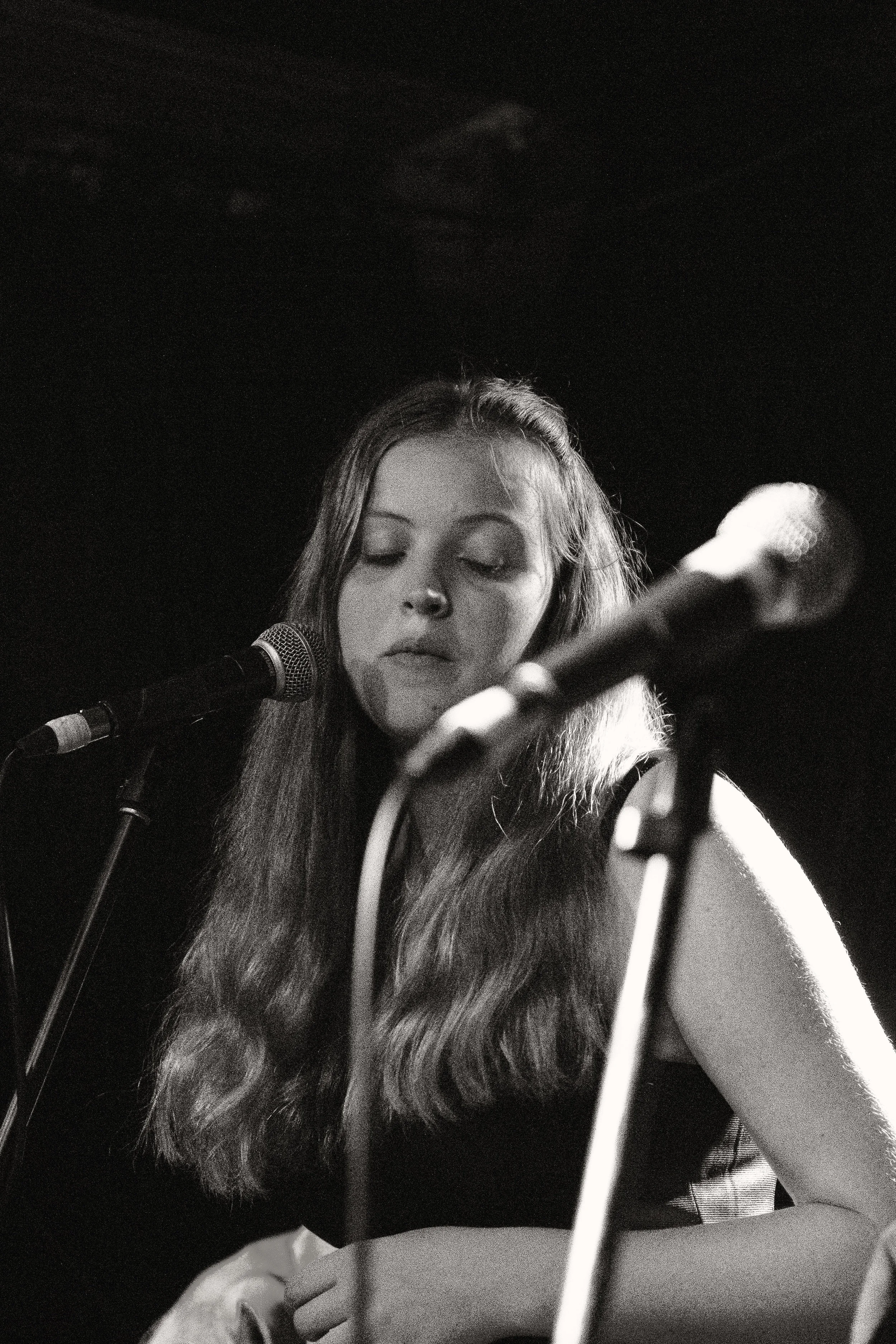 Hannah Schmidli And Her Band The Someones Paris Cat Return