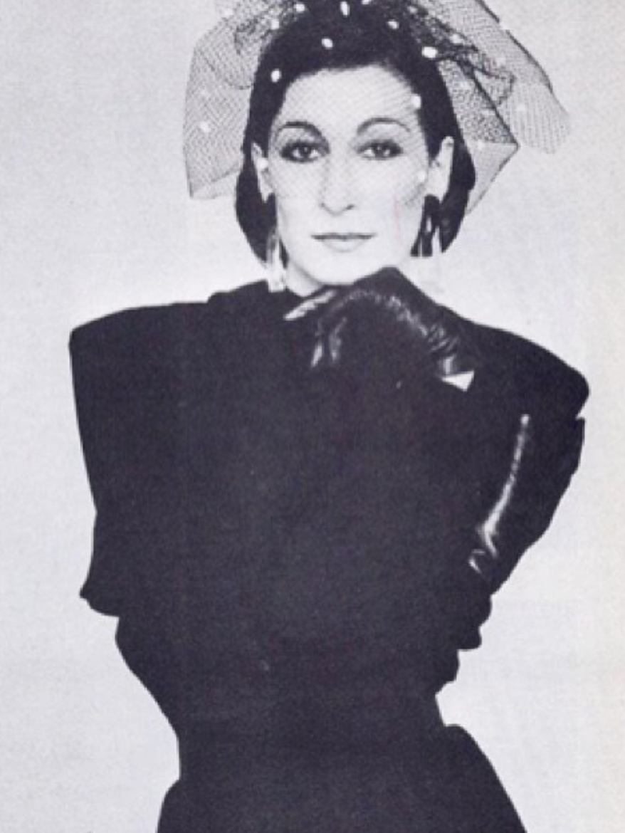 anjelica huston.png