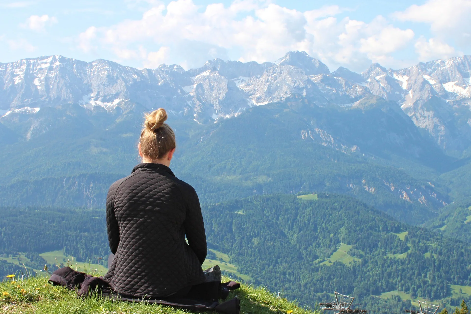 picture-for-Guideful-blog-post-woman-meditating-on-mountain