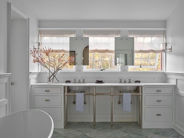 Who says you can't have your bathroom sinks in front of a wall of windows? This stunner is as fresh and fashion-forward as it is functional. 

Interior design: @annaboothinteriors
Architect: @peterblockarch
Cabinetry: @morgancreekcabinetco
Styling: @