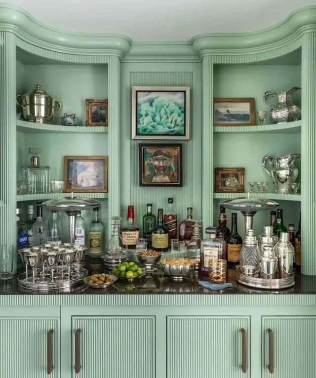 Happy hour is calling 🥂 We love the mix of practical and pretty in this bar area.

Interior Design: @bethwebb
Architect: @peterblockarch
Photography: @lisaromerein
Styling: @eleanor_roper_interiors_style
Cabinetry: @morgancreekcabinetco 

#bararea #